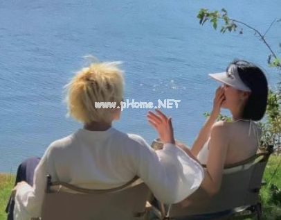 情侣短句一左一右文艺一对 简单又很好听的情侣签名