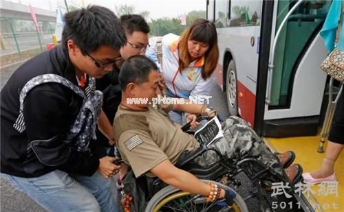 有关乐于助人的座右铭