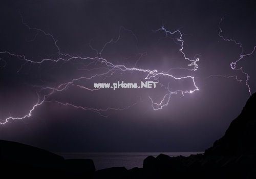 电闪雷鸣风雨交加的夜晚说说