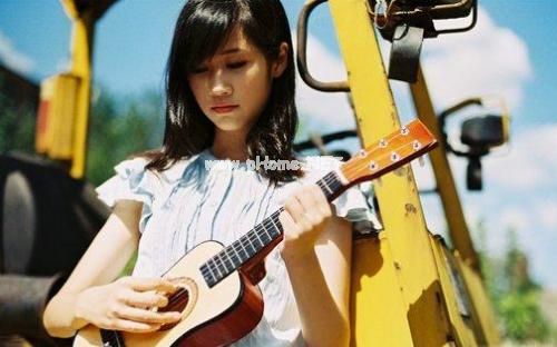 领结婚证后发朋友圈的话 晒结婚证的创意句子