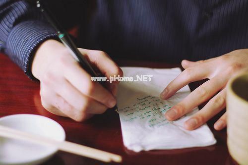 触动心坎里的说说 人的情绪都有限，留给懂的人听
