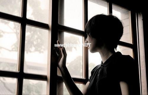 女生丧的说说 睡吧合上双眼世界就与我无关