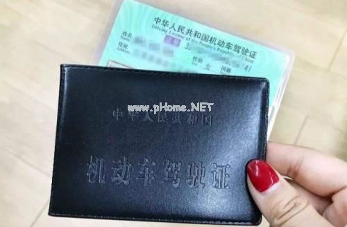 发朋友圈晒驾照的幽默文案 拿到驾驶证的搞笑说说收集27句