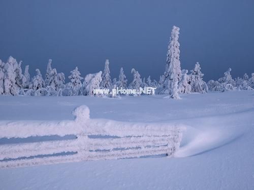 有关于雪的说说心情句子 下雪了，注意保暖，毕竟我已经不在你