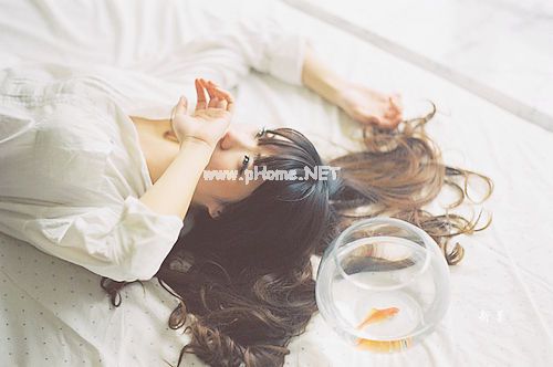 寂寞孤独说说心情短语_似水流年寂寞无言汇总38句