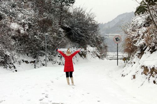 微信下雪了说说 纯洁的雪，终究是白了我的整个世界