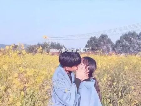 能让好友炸评论的说说