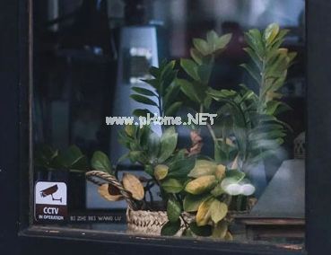 晚上下雨一个人走回家的说说 下雨天一个人独自回家的伤感说说