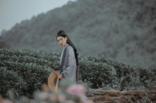 适合夜晚一个人静静的坐着的说说