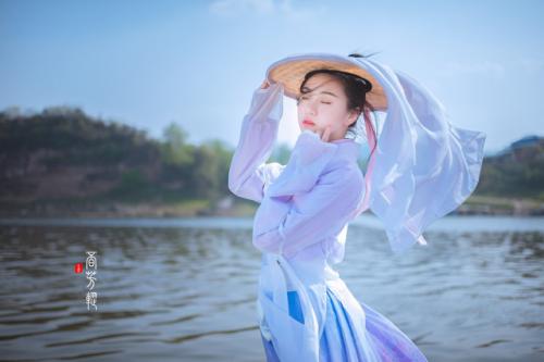 不知道该相信谁的句子 还能相信谁的心情说说