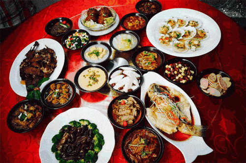 和家人吃年夜饭的说说 年底吃年夜饭的句子