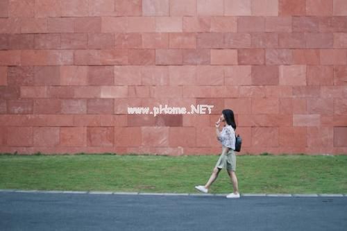 女人爱买衣服的说说 关于女人买衣服的说说(精选28句)