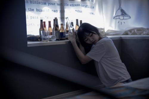 手流血发朋友圈的说说 手划伤流血的幽默说说(精选60句)