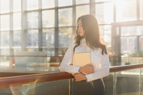 女生干净短句 女生简单干净的说说(精选55句)