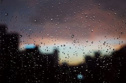 清晨下雨发朋友圈的句子(精选60句)